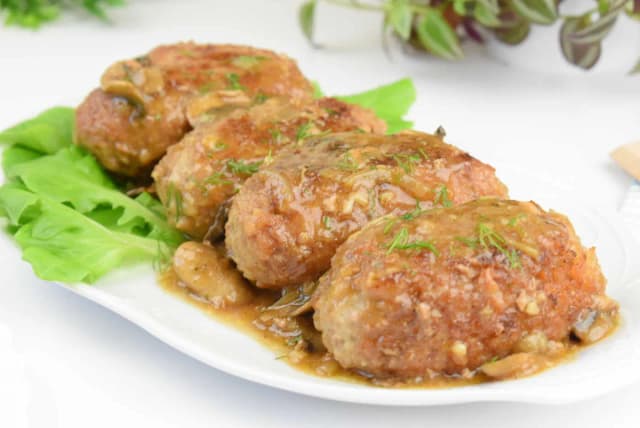 Co zrobić na obiad z mięsa mielonego i pieczarek, aby zaskoczyć rodzinę