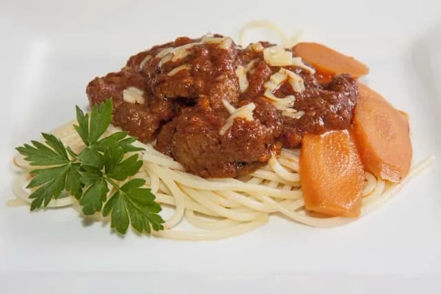 Spaghetti z wołowiną – szybki przepis na pyszne danie włoskie