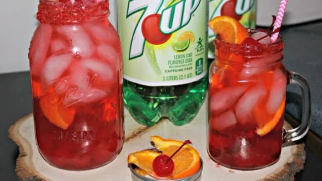 Jak łatwo przygotować pyszny drink Shirley Temple w domu