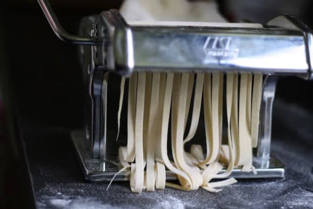 Ile jajek do makaronu? Odkryj idealne proporcje dla smaku