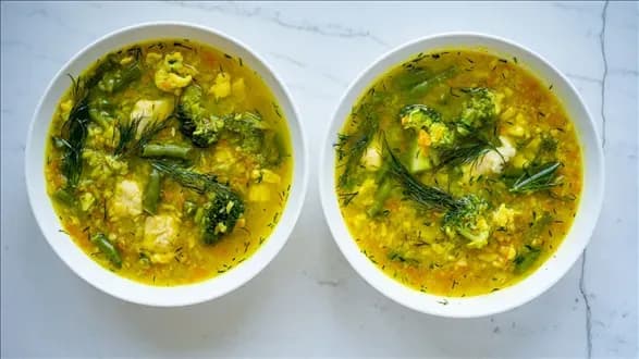 Jaką zupę na obiad? Proste i pyszne przepisy na każdą porę dnia