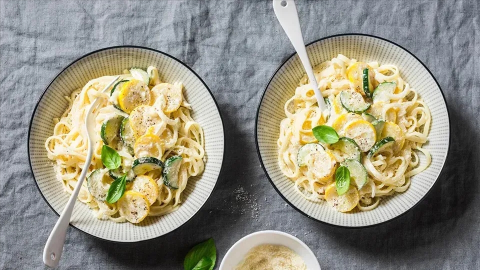 Jaką śmietanę do makaronu wybrać dla idealnego sosu?