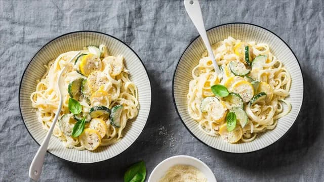 Jaką śmietanę do makaronu wybrać dla idealnego sosu?