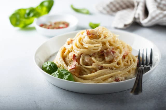 Szybkie spaghetti na szybko: proste przepisy na pyszny obiad