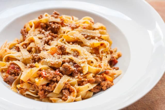 Najlepsze przepisy na dobry sos do spaghetti, które zachwycą każdego