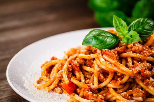 Jakie warzywa do spaghetti? Odkryj najlepsze składniki na danie