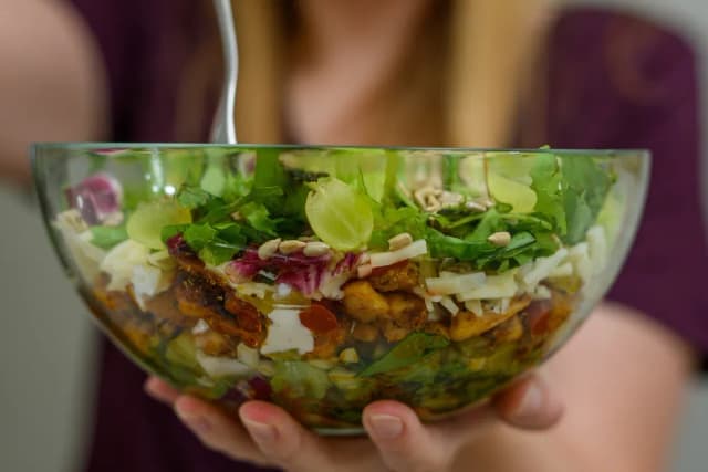 Co zamiast oliwek do sałatki? Poznaj smaczne i zdrowe alternatywy