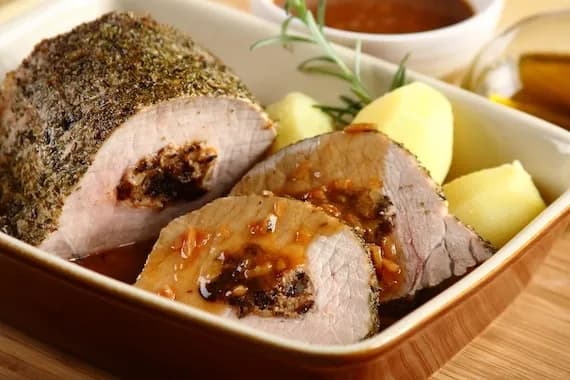 Jakie mięso na świąteczny obiad? Sprawdź tradycyjne propozycje!