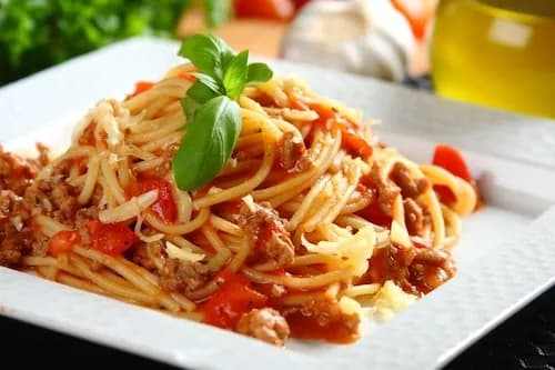 Co zrobić z makaronu spaghetti? 7 kreatywnych przepisów na dania