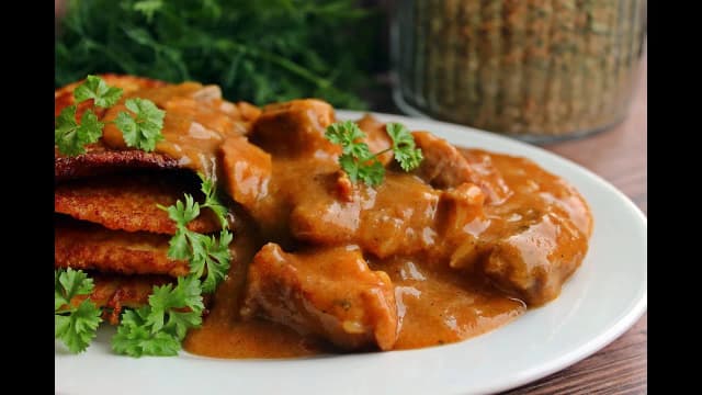 Jak zrobić gulasz na obiad – prosty przepis, który zachwyci każdego